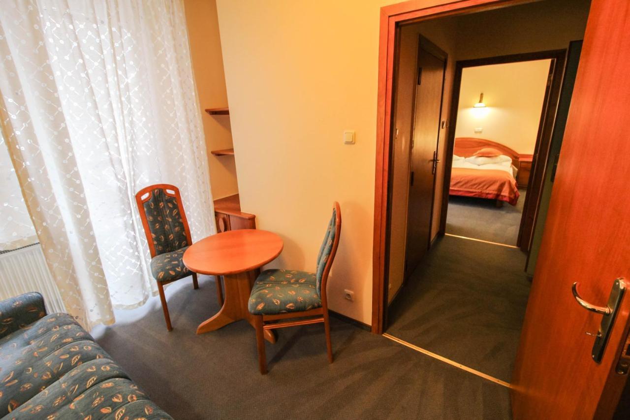 Hotel FAMILIJNY Ośrodek Wypoczynkowo - Rehabilitacyjny Krynica Zdrój Zewnętrze zdjęcie